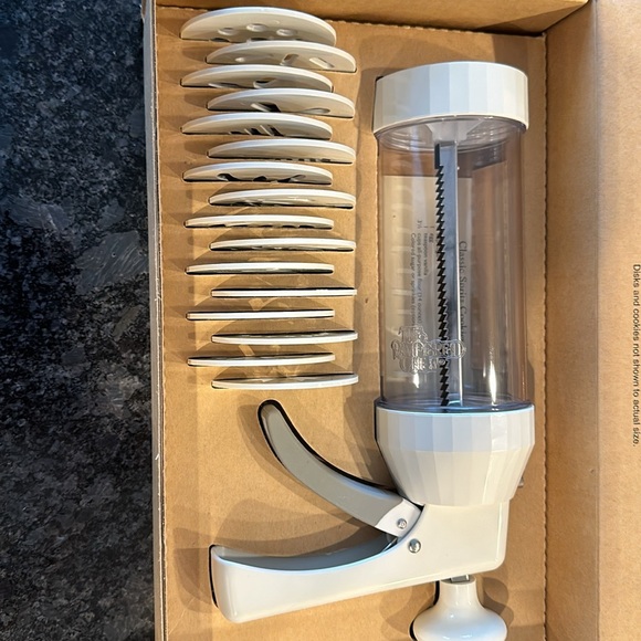 Pampered chef cookie press - Picture 3 of 10